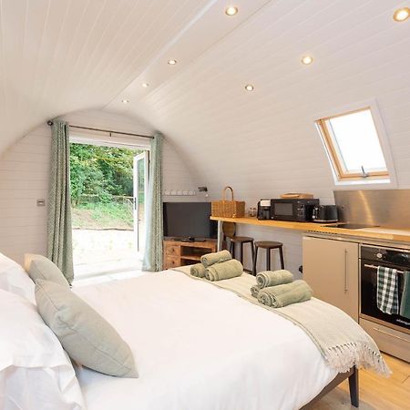 The Plough Inn Cabins Ramsden Екстериор снимка