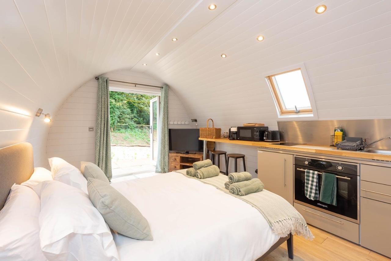 The Plough Inn Cabins Ramsden Екстериор снимка