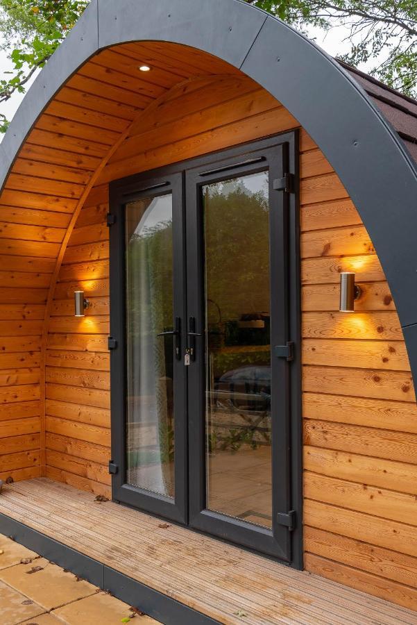 The Plough Inn Cabins Ramsden Екстериор снимка
