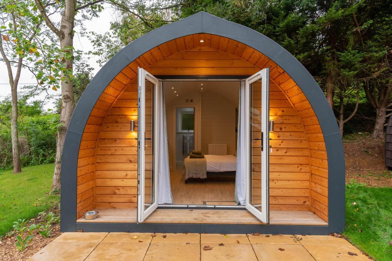 The Plough Inn Cabins Ramsden Екстериор снимка