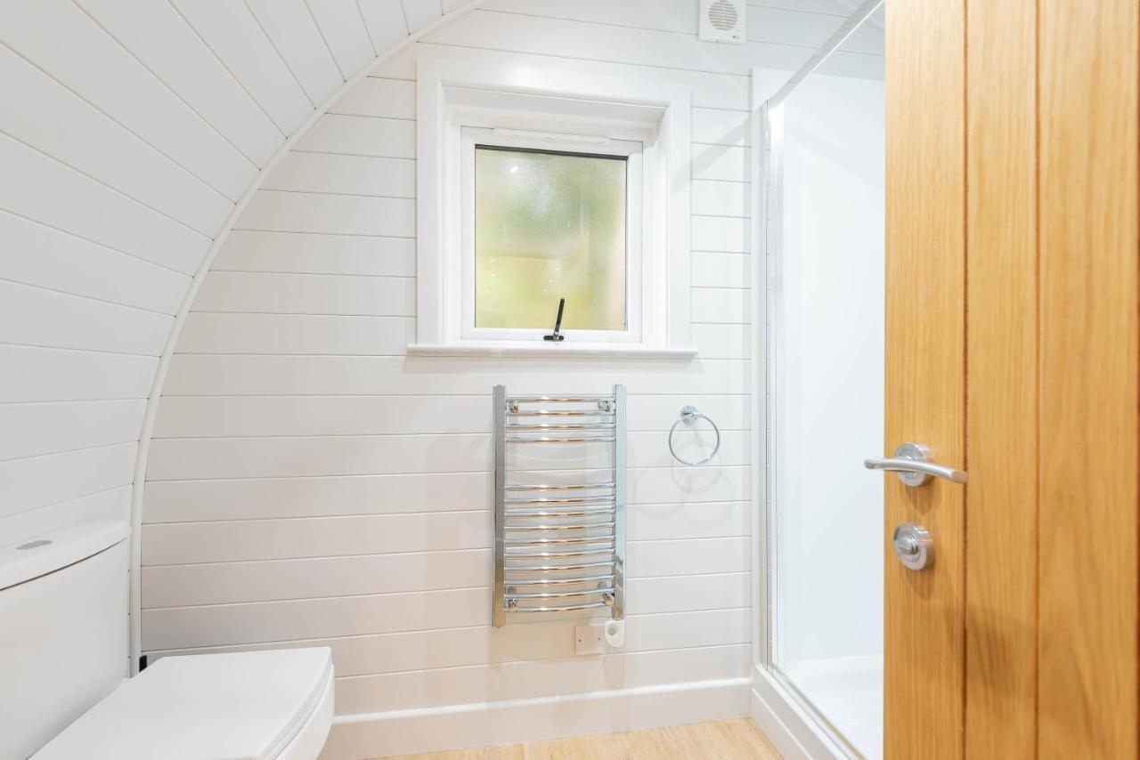 The Plough Inn Cabins Ramsden Екстериор снимка