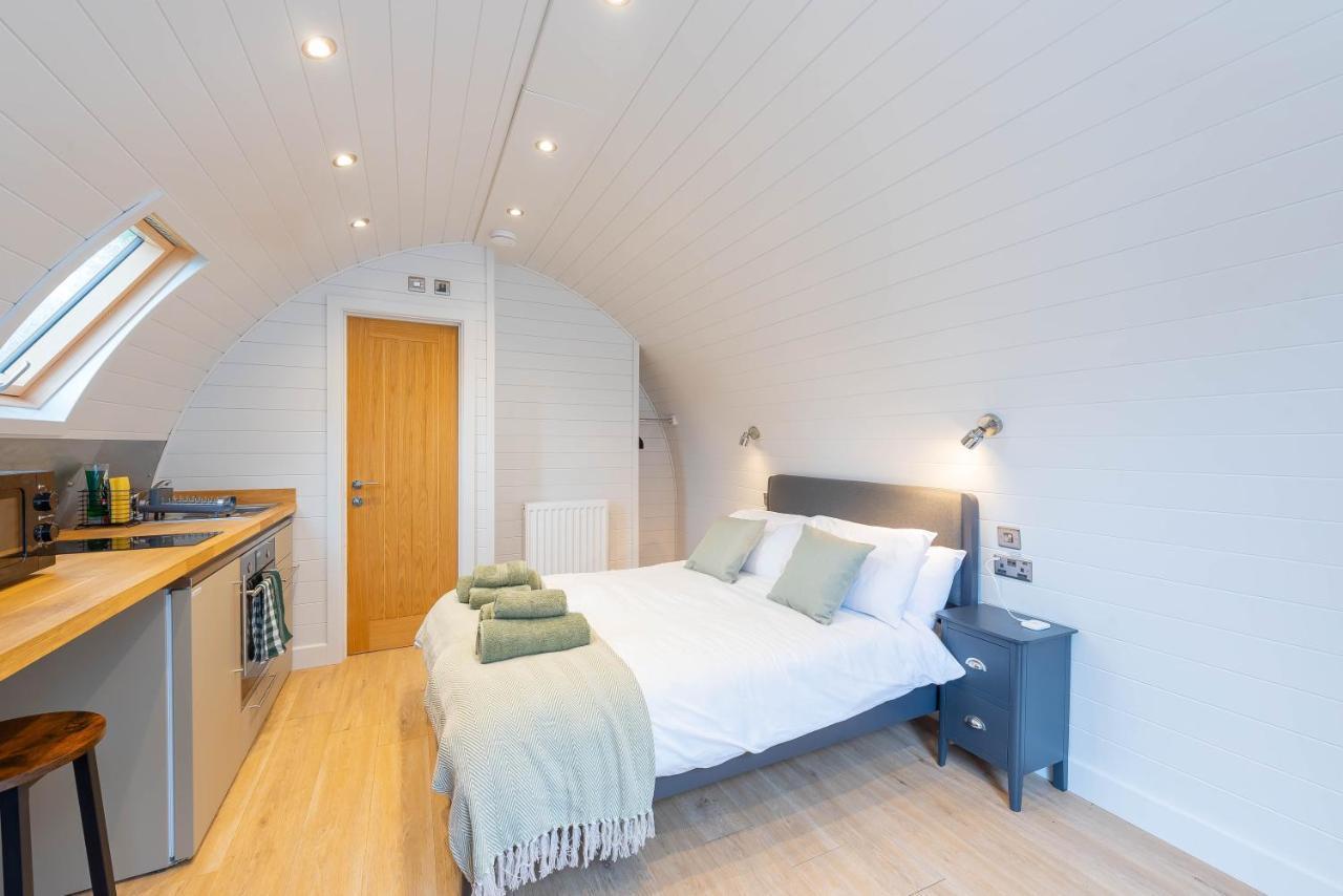 The Plough Inn Cabins Ramsden Екстериор снимка
