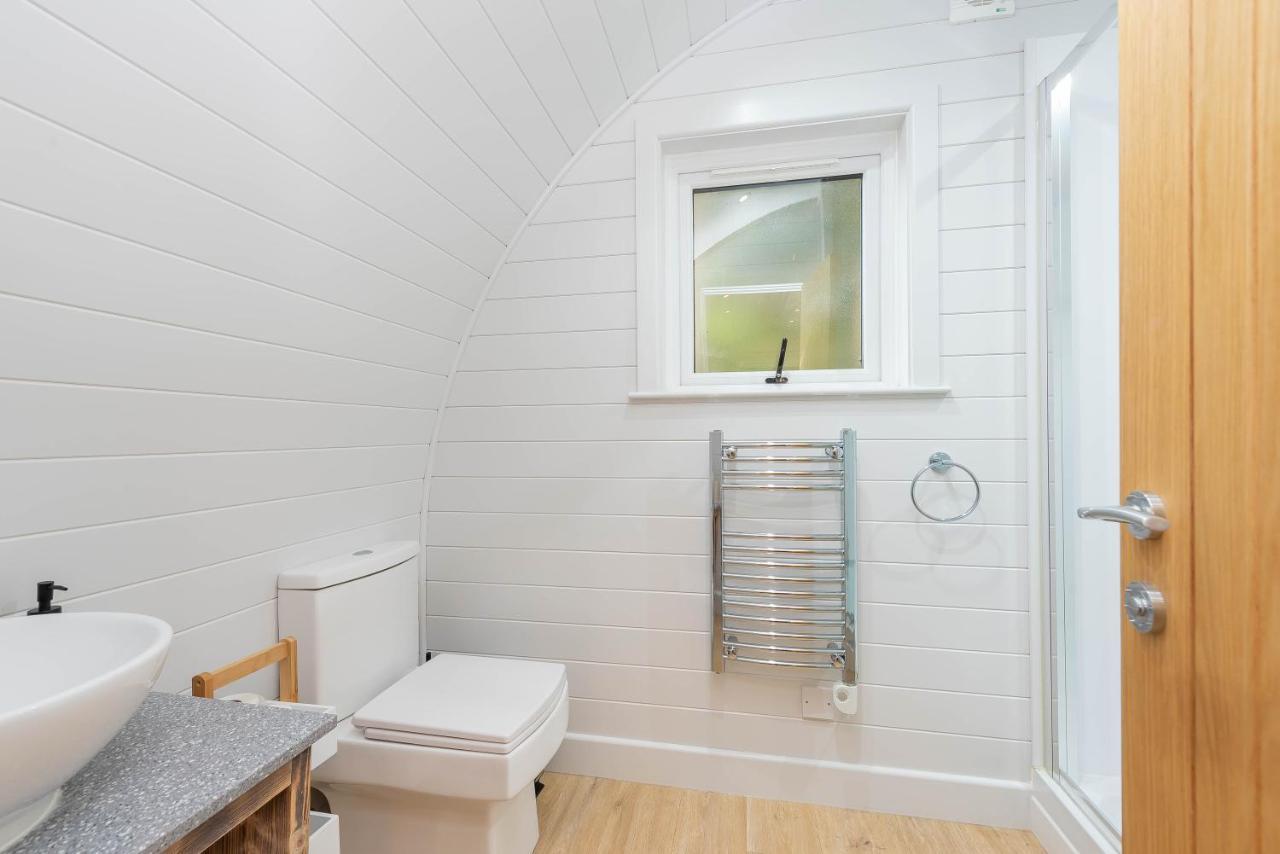The Plough Inn Cabins Ramsden Екстериор снимка