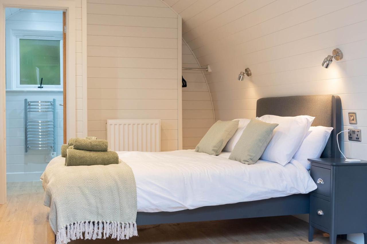 The Plough Inn Cabins Ramsden Екстериор снимка